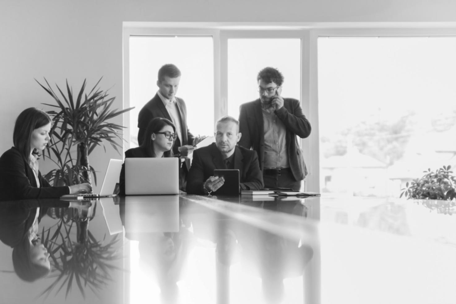 Persona che riflette durante un momento di introspezione